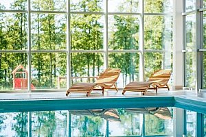 Dovolená přímo u Lipna: Resort Orsino s neomezeným wellness s bazénem a saunou, outdoorovou hrou a polopenzí