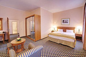 Plná penze a spa procedury ve 4* hotelu v centrum Karlových Varů