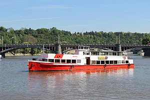 Plavba po Vltavě výletní lodí