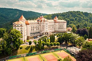 Karlovy Vary: Luxusní Hotel Imperial ***** s neomezeným wellness, 3 procedurami, kávou se zákuskem a polopenzí