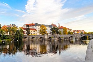 Jižní Čechy: Písek u Kamenného mostu v Hotelu Cade *** s welcome drinkem, lahví vína, degustací kávy a snídaní