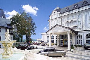 Mariánské Lázně: 5* Hotel Esplanade Spa & Golf Resort s procedurami, bazénem a snídaní + dítě do 13 let zdarma