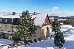 Šumava u Kašperských hor a blízko ski areálu v Hotelu Rohanov s úschovnou lyží, vyžitím pro děti a polopenzí