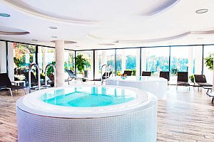 Relax ve 4* Resortu K-Triumf s polopenzí, privátním wellness a sportovními aktivitami