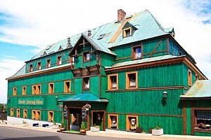 V srdci Krušných hor: Hotel Zelený Dům *** se zapůjčením trekových holí, vínem, odpolední kávou a polopenzí