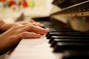 Online kurz hraní na klavír