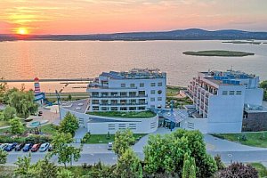 Maďarsko přímo u jezera Velence: Vital Hotel Nautis ****+ s dvoupatrovým wellness a polopenzí + dítě zdarma