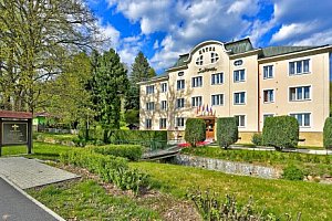 Krušné hory u Karlových Varů: Hotel Subterra *** s wellness, polopenzí a slevami do muzeí i aquaparku