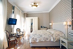 Karlovy Vary: Relaxační pobyt ve Spa Hotelu Schlosspark **** s polopenzí, bazénem i saunou + až 6 procedur