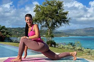 Online lekce jógy z Karibiku s Yoga Club Petraki