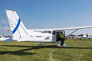Vyhlídkový let v letounu Cessna 152 nebo Cessna 172 z letiště v Hradci Králové