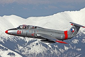 Zážitkový let stíhačkou L-29 Delfín na Slovensku