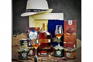 Dárková bedna s páčidlem pro muže s rumem Oliver's Exquisito 1995