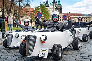 Jízda v mini autech Hot Rod po Praze