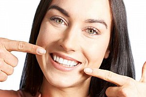 Až 88% sleva na bělení zubů bez peroxidu v Esthetic For You