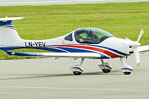 Instruktážní let, pilotem na zkoušku s Zephyr 2000