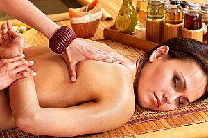 Uvolňující aromaterapeutická masáž pro 2 osoby