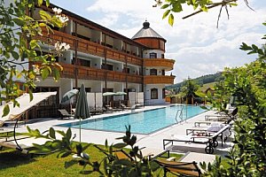 Relax v Bavorském lese: Bayerischer Hof Rimbach **** s polopenzí a obřím wellness (4 000 m²) + solárium/masáž